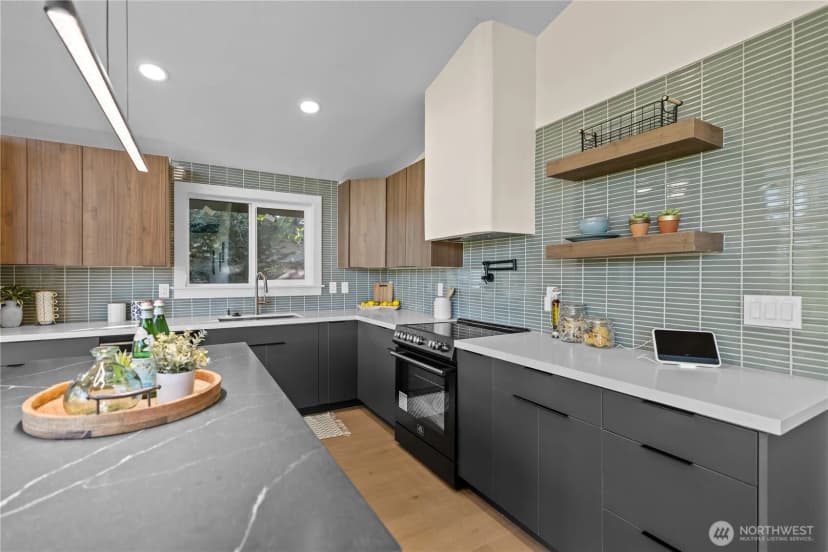 Property photo for 10244 32nd Avenue Sw, Seattle photo 12