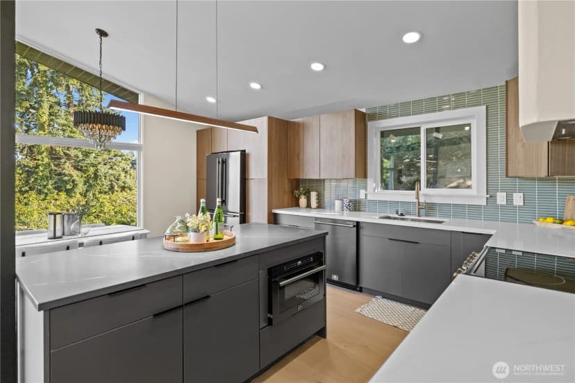 Property photo for 10244 32nd Avenue Sw, Seattle photo 13