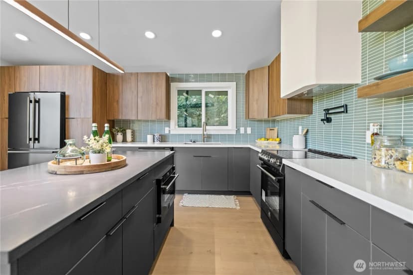 Property photo for 10244 32nd Avenue Sw, Seattle photo 14