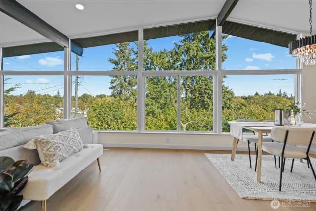 Property photo for 10244 32nd Avenue Sw, Seattle photo 4
