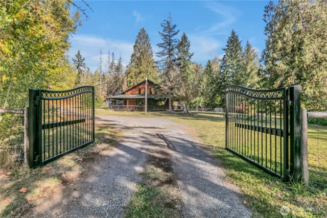 Property photo for 36115 96th Avenue E, Eatonville photo 2