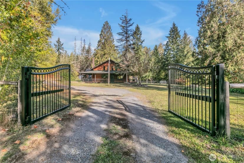 Property photo for 36115 96th Avenue E, Eatonville photo 2