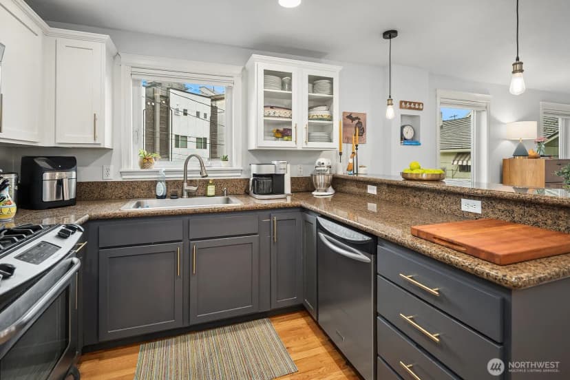 Property photo for 10203 1st Avenue Nw #b, Seattle photo 12