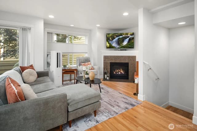 Property photo for 10203 1st Avenue Nw #b, Seattle photo 3