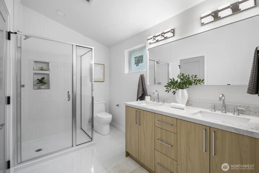 Property photo for 3422 20th Avenue S, Seattle photo 16