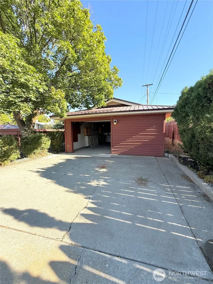 Property photo for 1023 River Drive, Coulee Dam photo 35