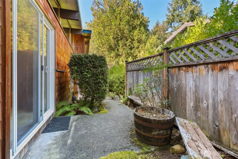 Property photo for 4753 90th Avenue Se, Mercer Island photo 28
