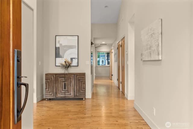 Property photo for 12634 Ne 95th Street, Kirkland photo 4