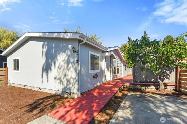 Property photo for 6712 Ne Geneva Street, Suquamish