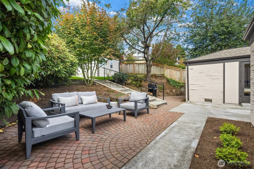 Property photo for 2823 36th Avenue W, Seattle photo 30