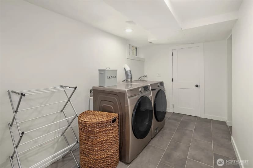 Property photo for 2823 36th Avenue W, Seattle photo 35