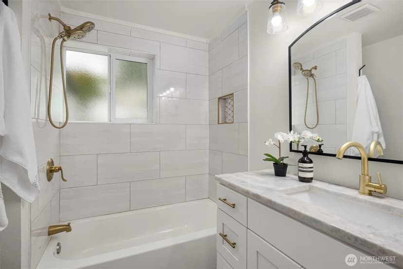 Property photo for 2823 36th Avenue W, Seattle photo 24