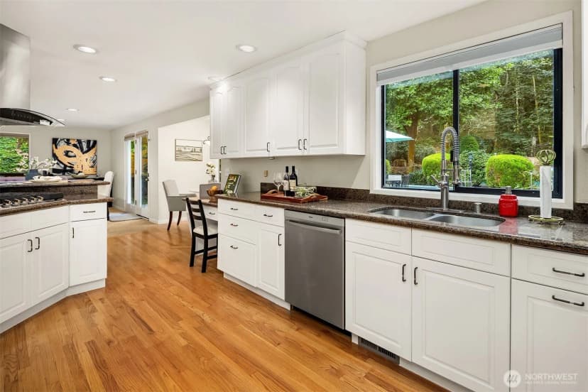 Property photo for 313 219th Avenue Ne, Sammamish photo 15