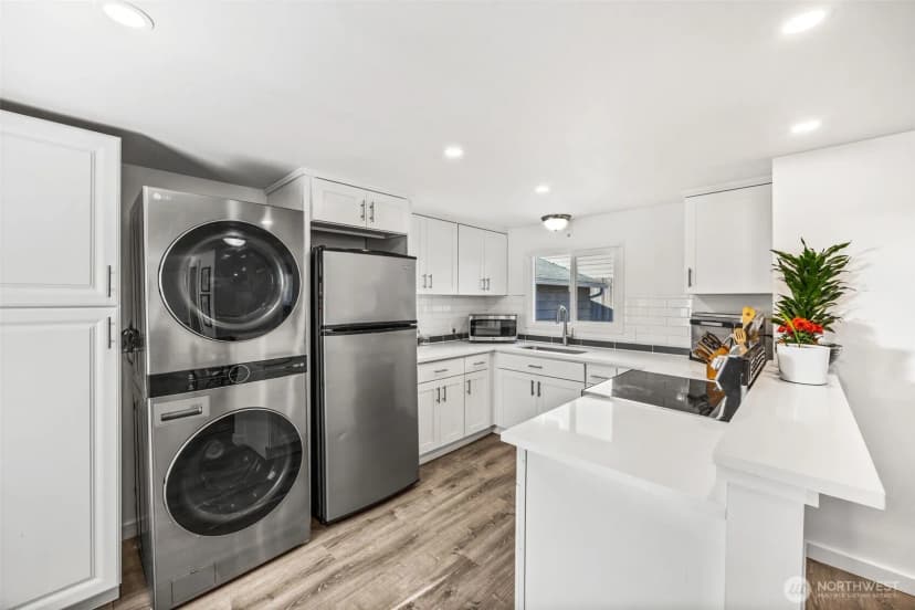 Property photo for 16715 8th Avenue Ne, Shoreline photo 10