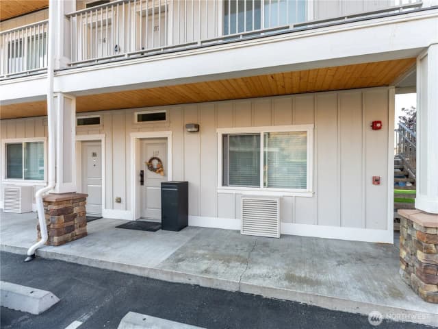 Property photo for 23772 Crescent Bay Drive Nw #107, Quincy photo 2