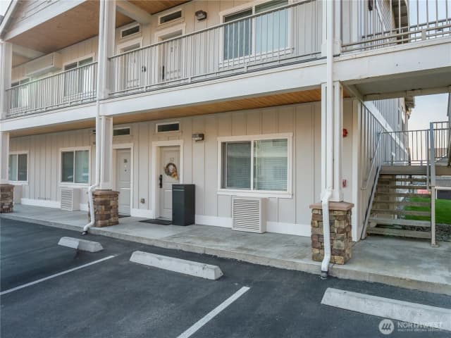Property photo for 23772 Crescent Bay Drive Nw #107, Quincy photo 4