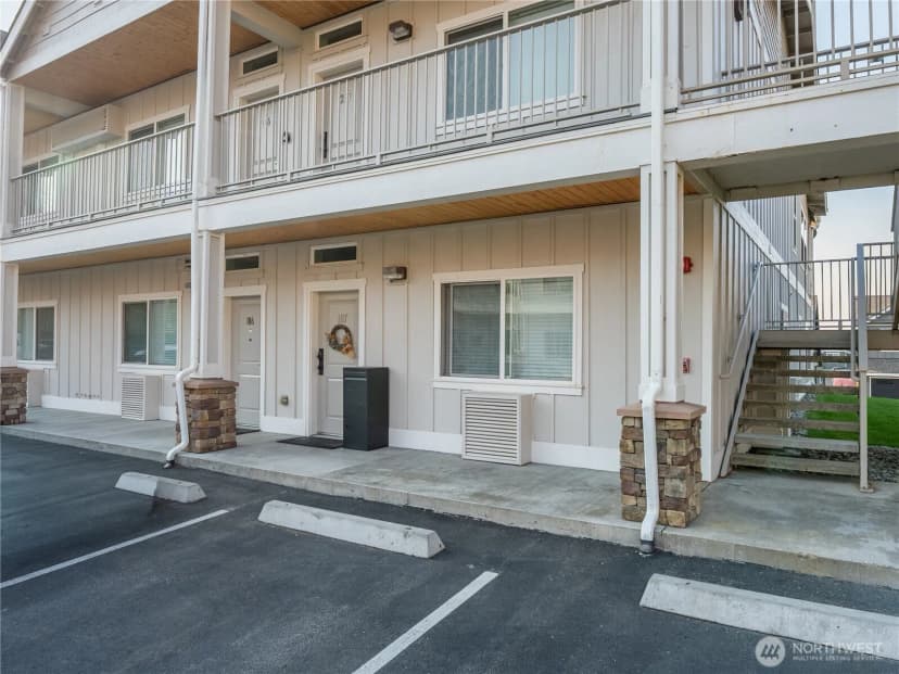 Property photo for 23772 Crescent Bay Drive Nw #107, Quincy photo 4