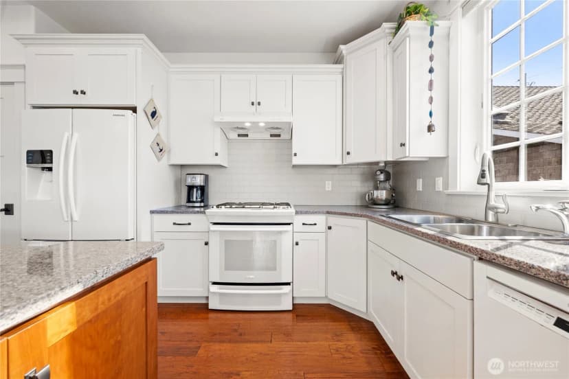 Property photo for 1512 S Ocean Beach Blvd, Long Beach photo 11