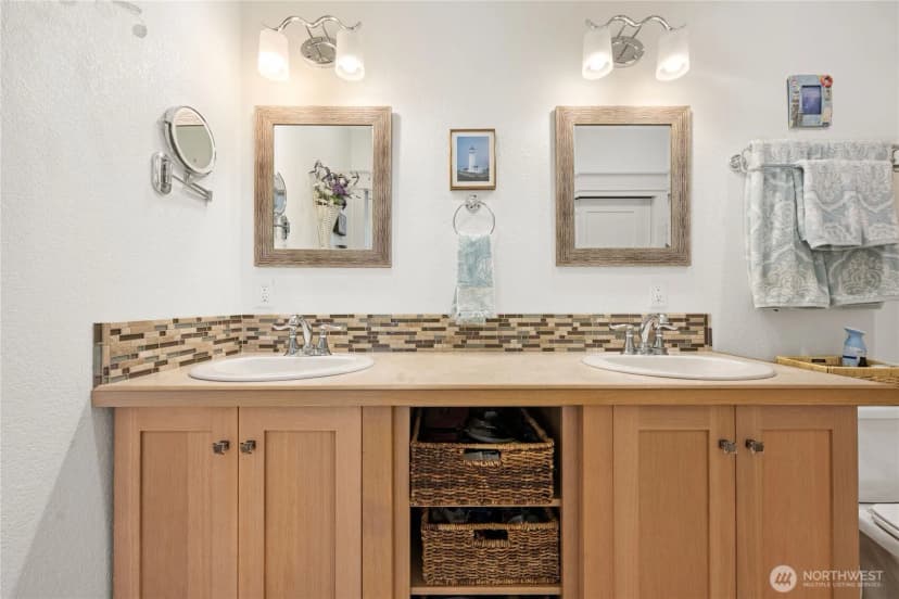 Property photo for 1512 S Ocean Beach Blvd, Long Beach photo 15