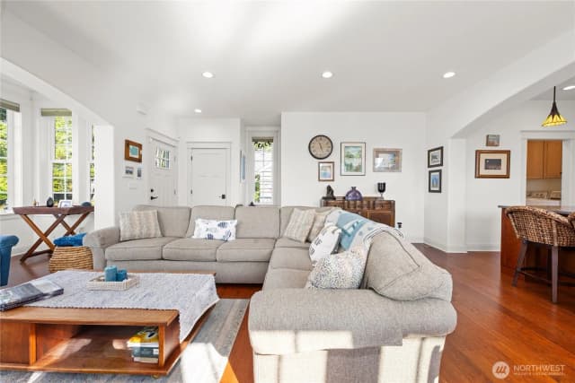 Property photo for 1512 S Ocean Beach Blvd, Long Beach photo 4