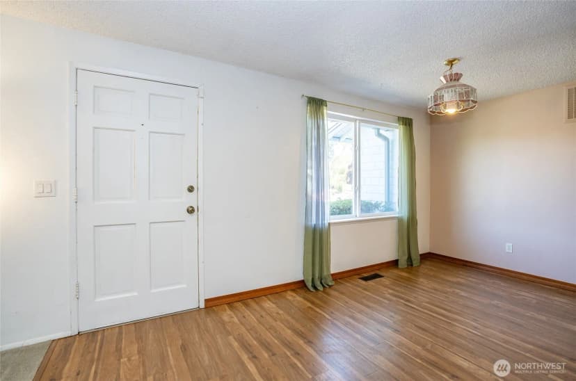 Property photo for 1809 Pike Street Ne, Auburn photo 3
