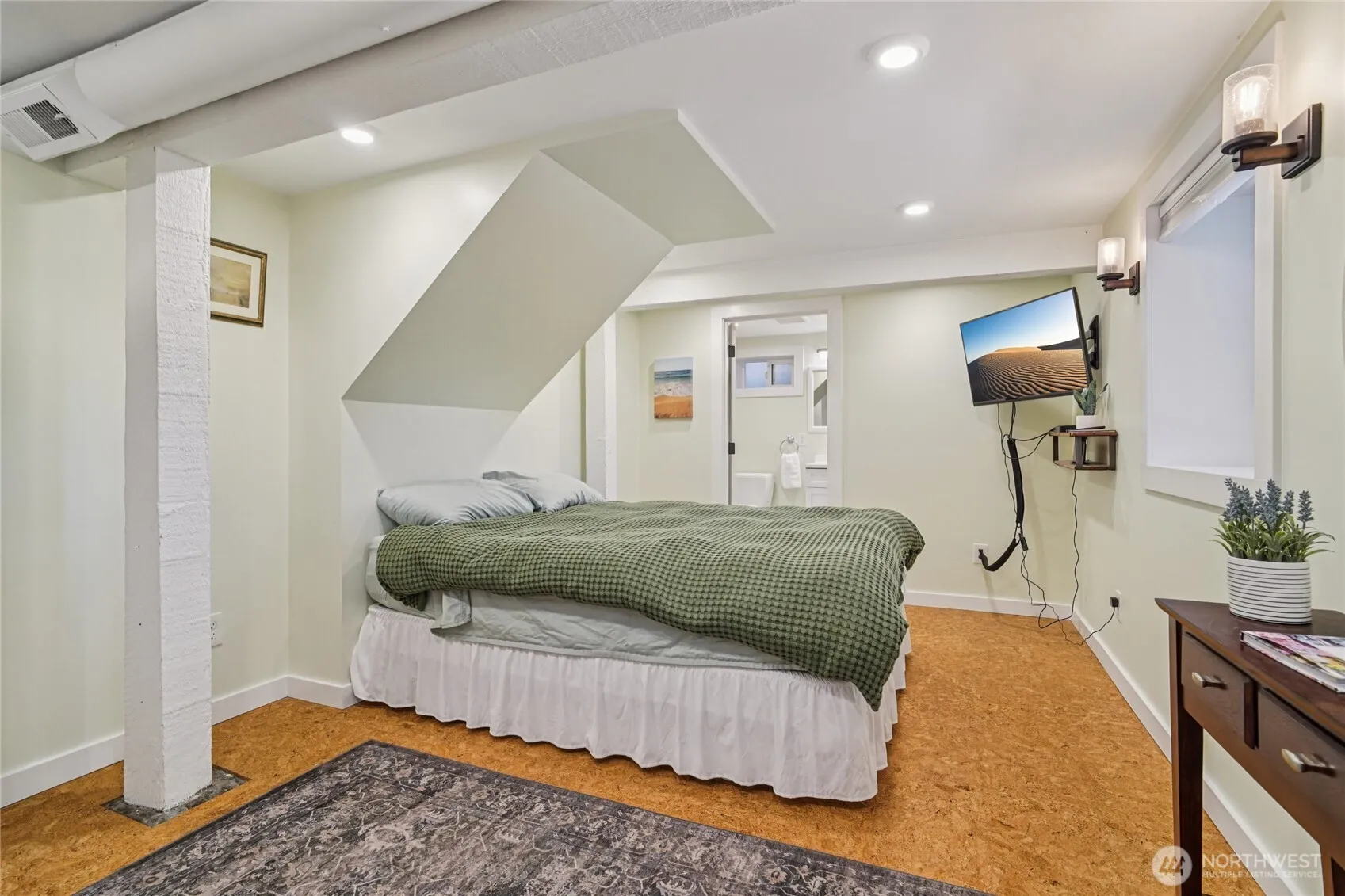 Property photo for 4714 4th Avenue Ne, Seattle photo 30