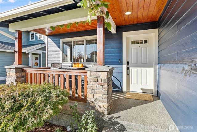 Property photo for 1689 Aaron Drive, Lynden photo 2
