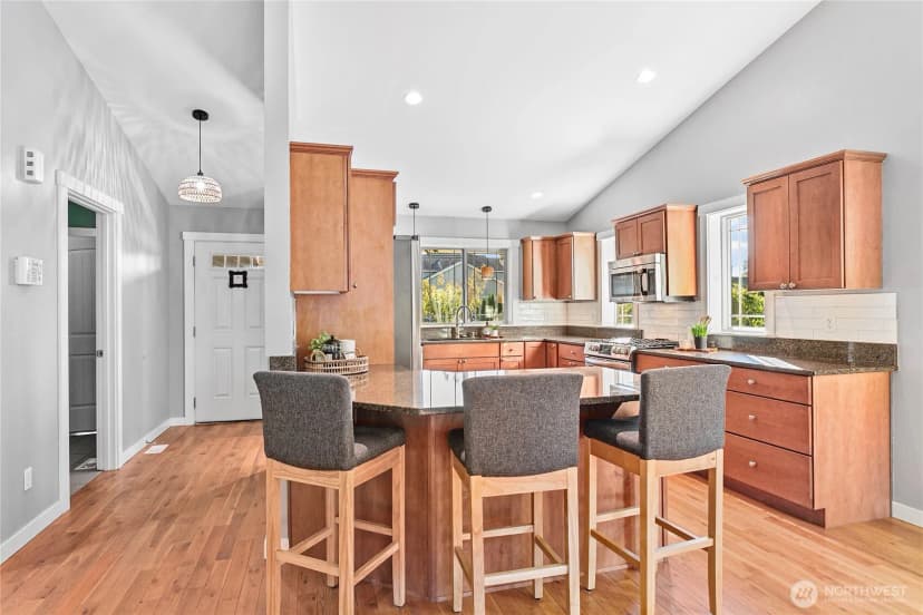 Property photo for 1689 Aaron Drive, Lynden photo 7