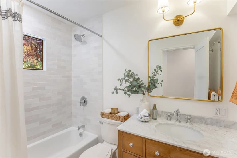 Property photo for 5716 38th Ave Ne, Seattle photo 15