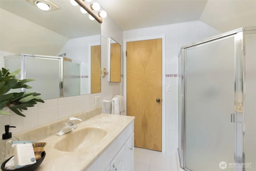 Property photo for 5716 38th Ave Ne, Seattle photo 25