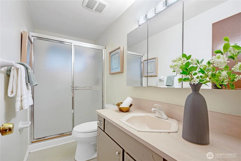 Property photo for 502 130th Avenue Ne, Bellevue photo 14