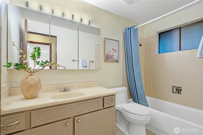 Property photo for 502 130th Avenue Ne, Bellevue photo 17