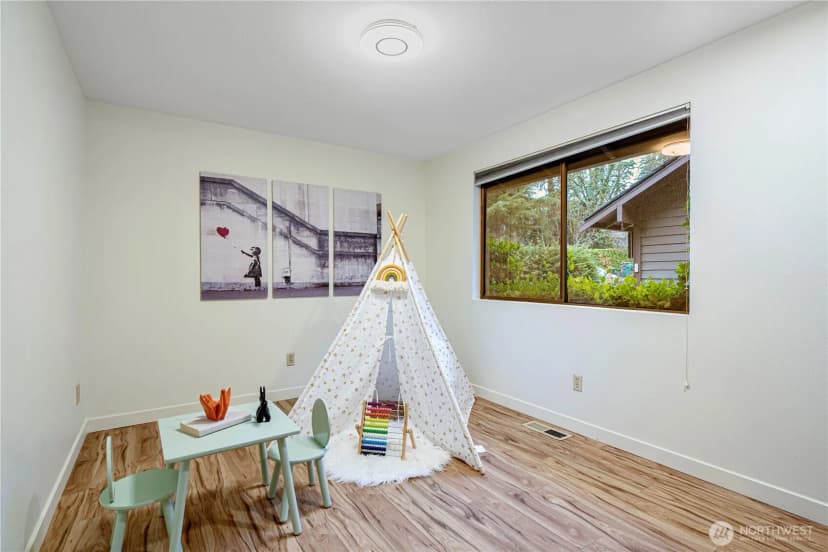 Property photo for 502 130th Avenue Ne, Bellevue photo 16