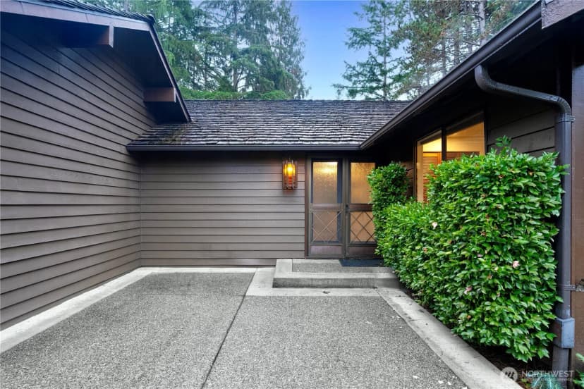 Property photo for 502 130th Avenue Ne, Bellevue photo 3
