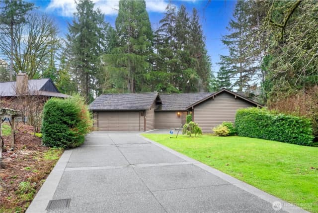 Property photo for 502 130th Avenue Ne, Bellevue photo 2