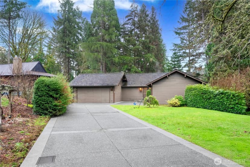 Property photo for 502 130th Avenue Ne, Bellevue photo 2