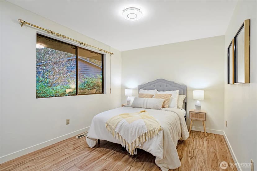 Property photo for 502 130th Avenue Ne, Bellevue photo 15