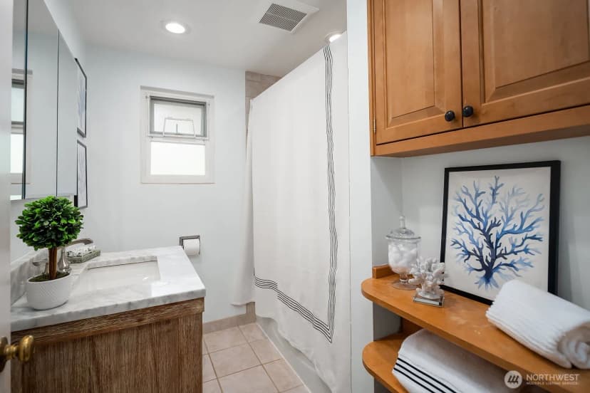 Property photo for 5606 59th Avenue Ne, Seattle photo 15