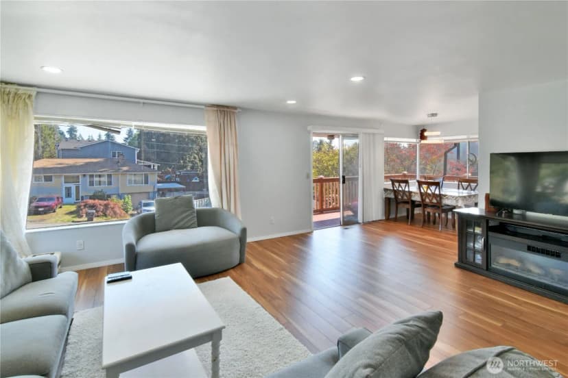 Property photo for 1824 74th Street Se, Everett photo 4