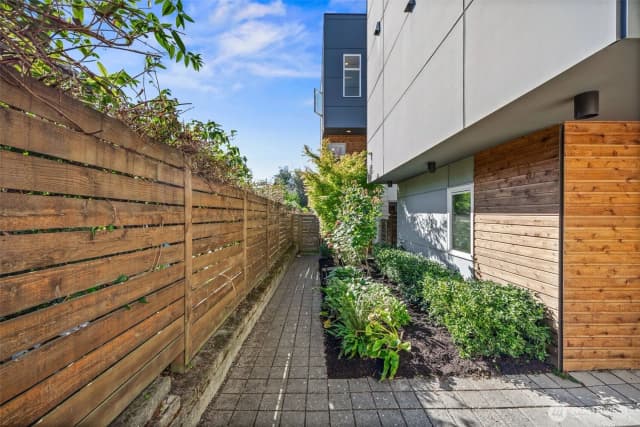 Property photo for 2245 Nw 64th Street, Seattle photo 3