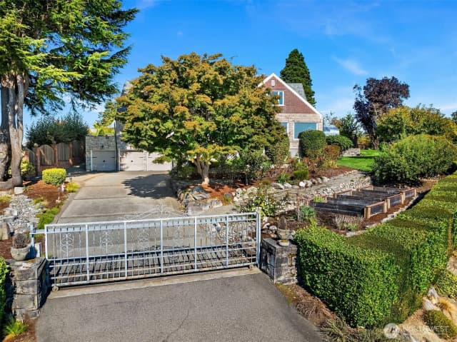 Property photo for 4801 Hyada Boulevard Ne, Tacoma photo 2