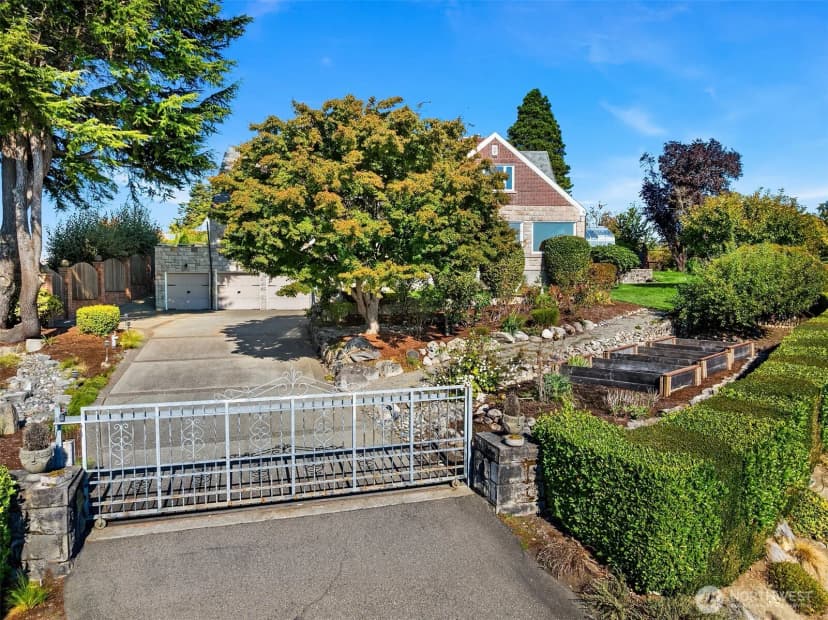 Property photo for 4801 Hyada Boulevard Ne, Tacoma photo 2