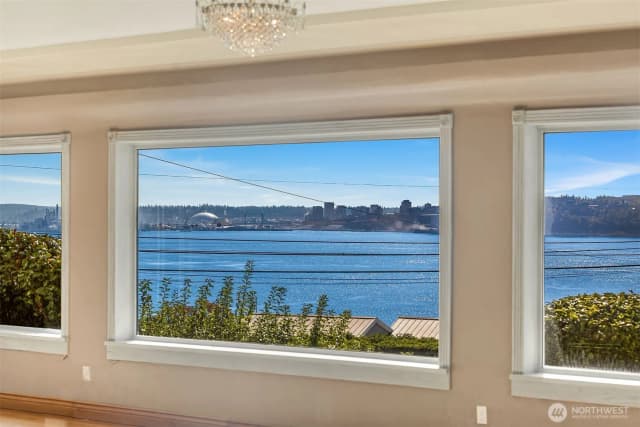 Property photo for 4801 Hyada Boulevard Ne, Tacoma photo 5