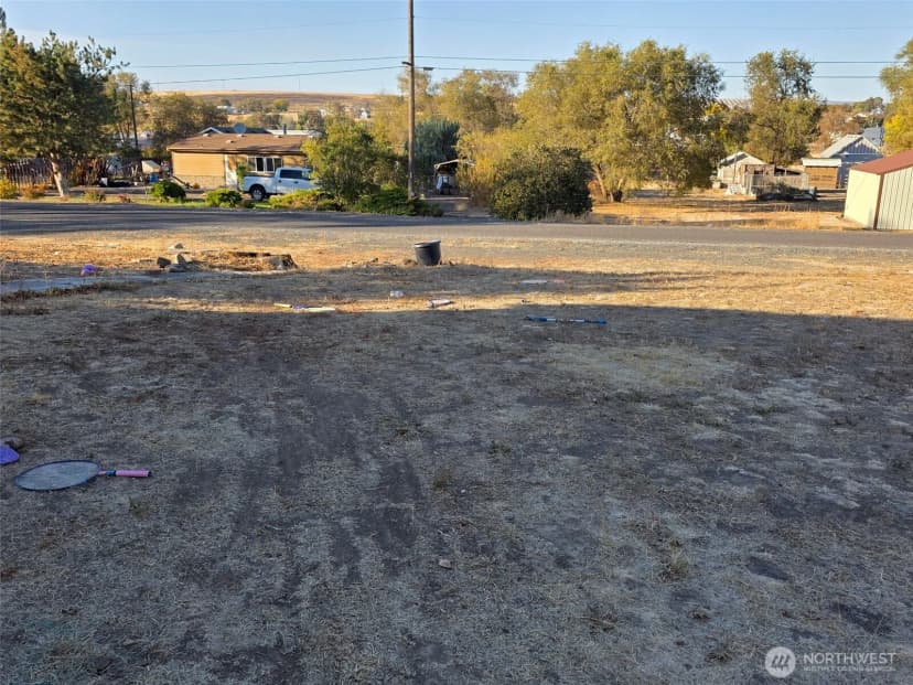 Property photo for 203 W 1st Street, Lind