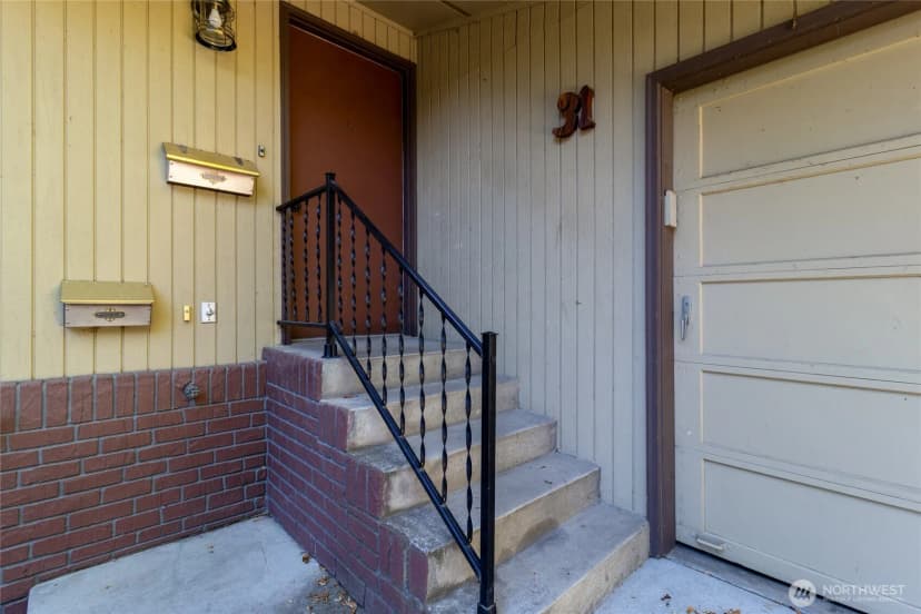 Property photo for 31 Ne Tremont Drive, College Place photo 2