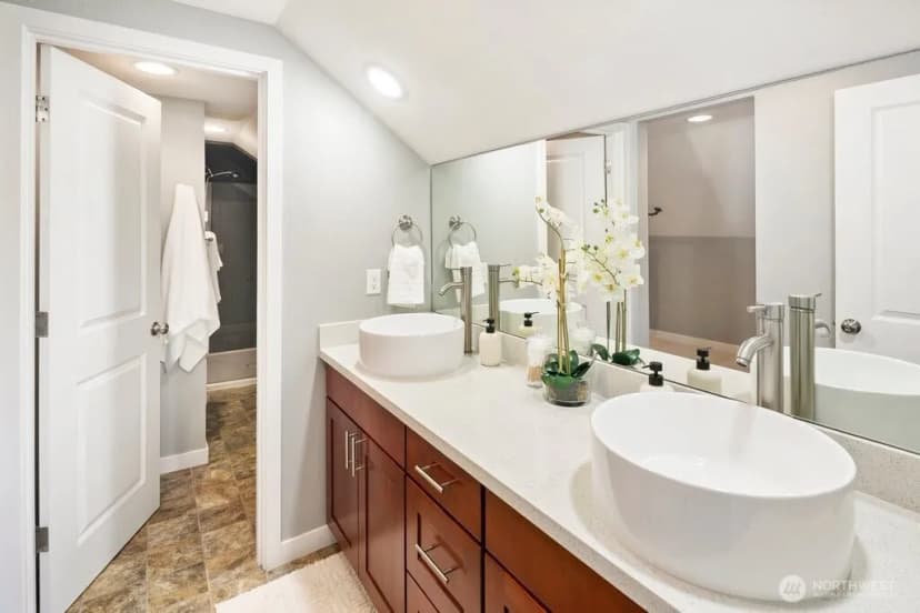 Property photo for 11056 11th Avenue Sw, Seattle photo 15