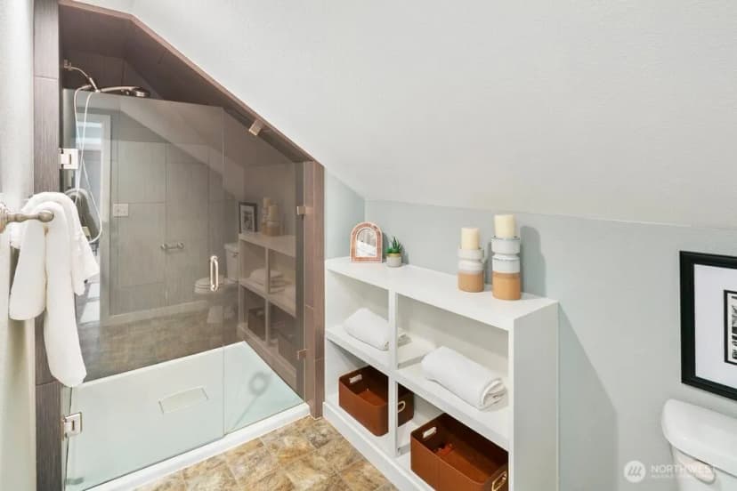 Property photo for 11056 11th Avenue Sw, Seattle photo 16