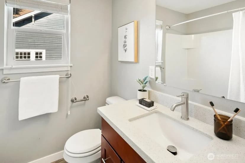 Property photo for 11056 11th Avenue Sw, Seattle photo 12