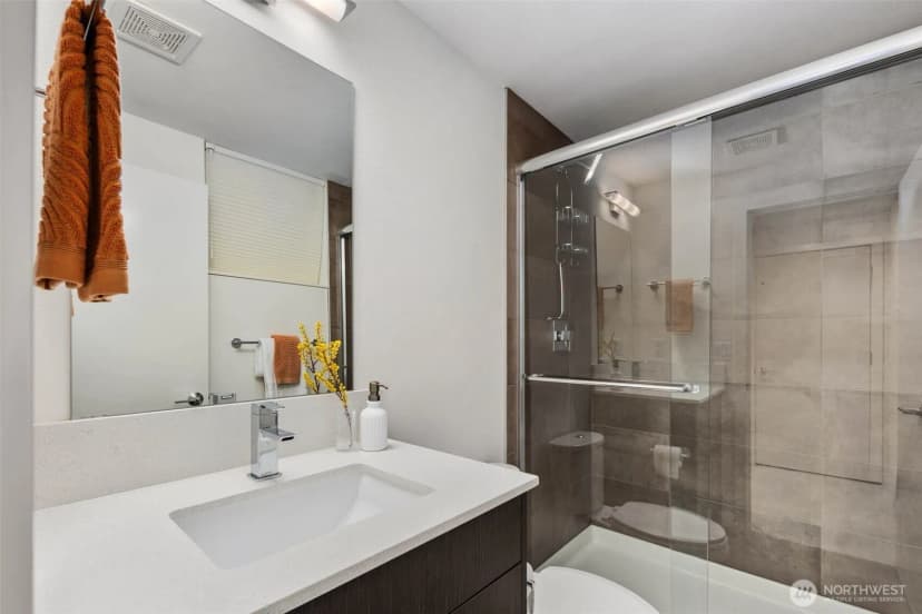 Property photo for 2117 5th Ave W, Seattle photo 27