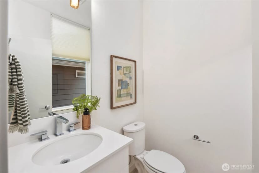 Property photo for 2117 5th Ave W, Seattle photo 13